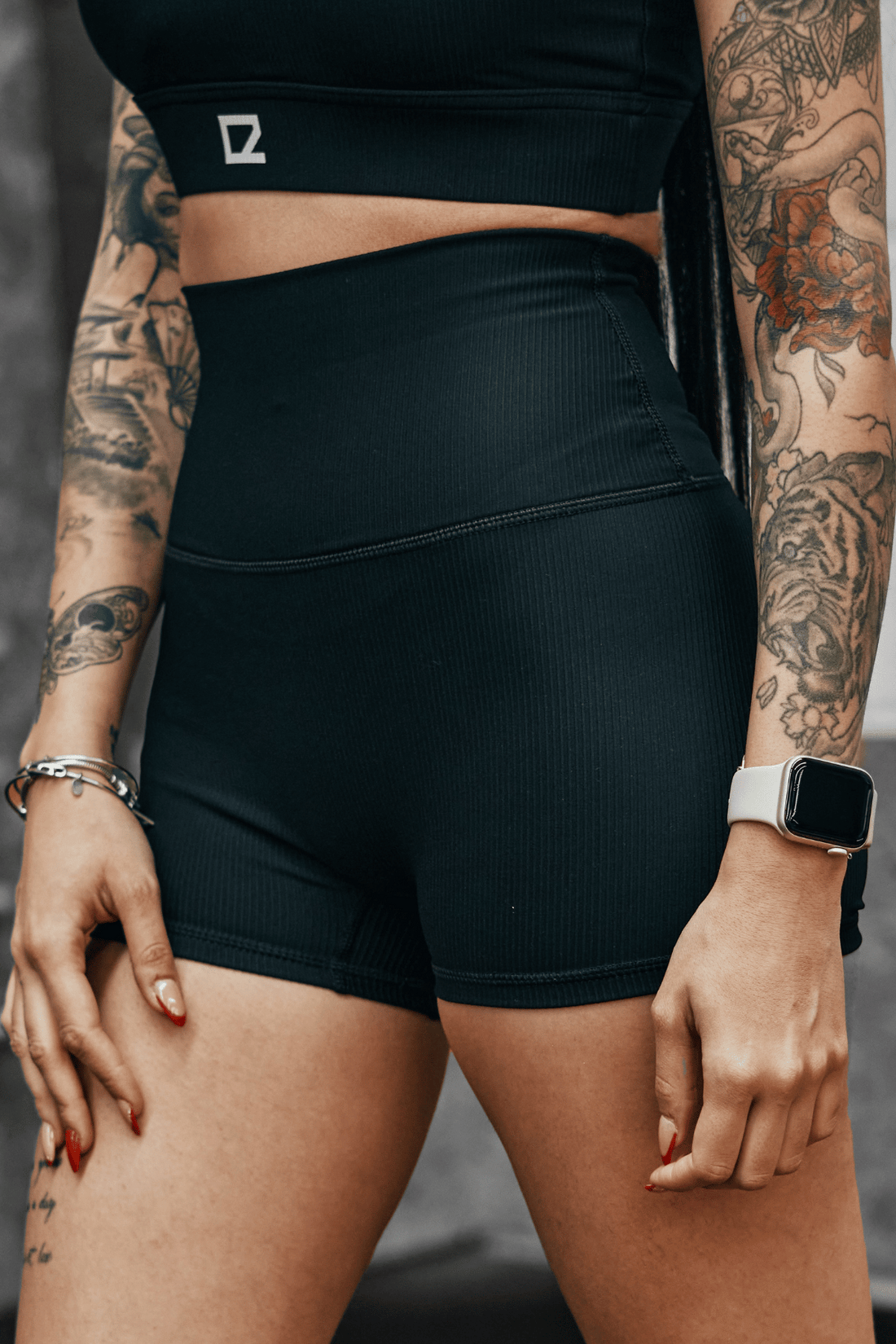 Short essential black